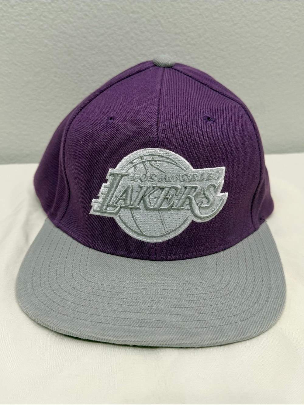 Mitchell & Ness Los Angeles Lakers Hat Snapback Basketball NBA Purple Silver Men